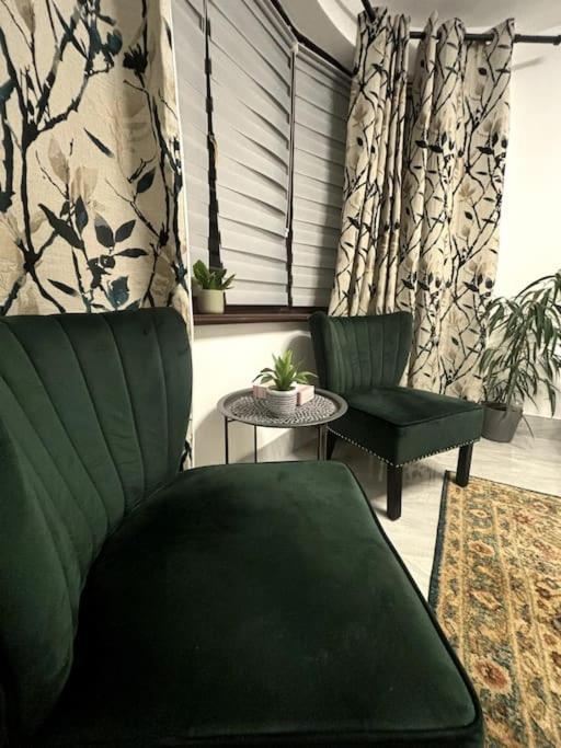Charming And Cosy London Home, Garden, Parking & Family Fun มิทแชม ภายนอก รูปภาพ