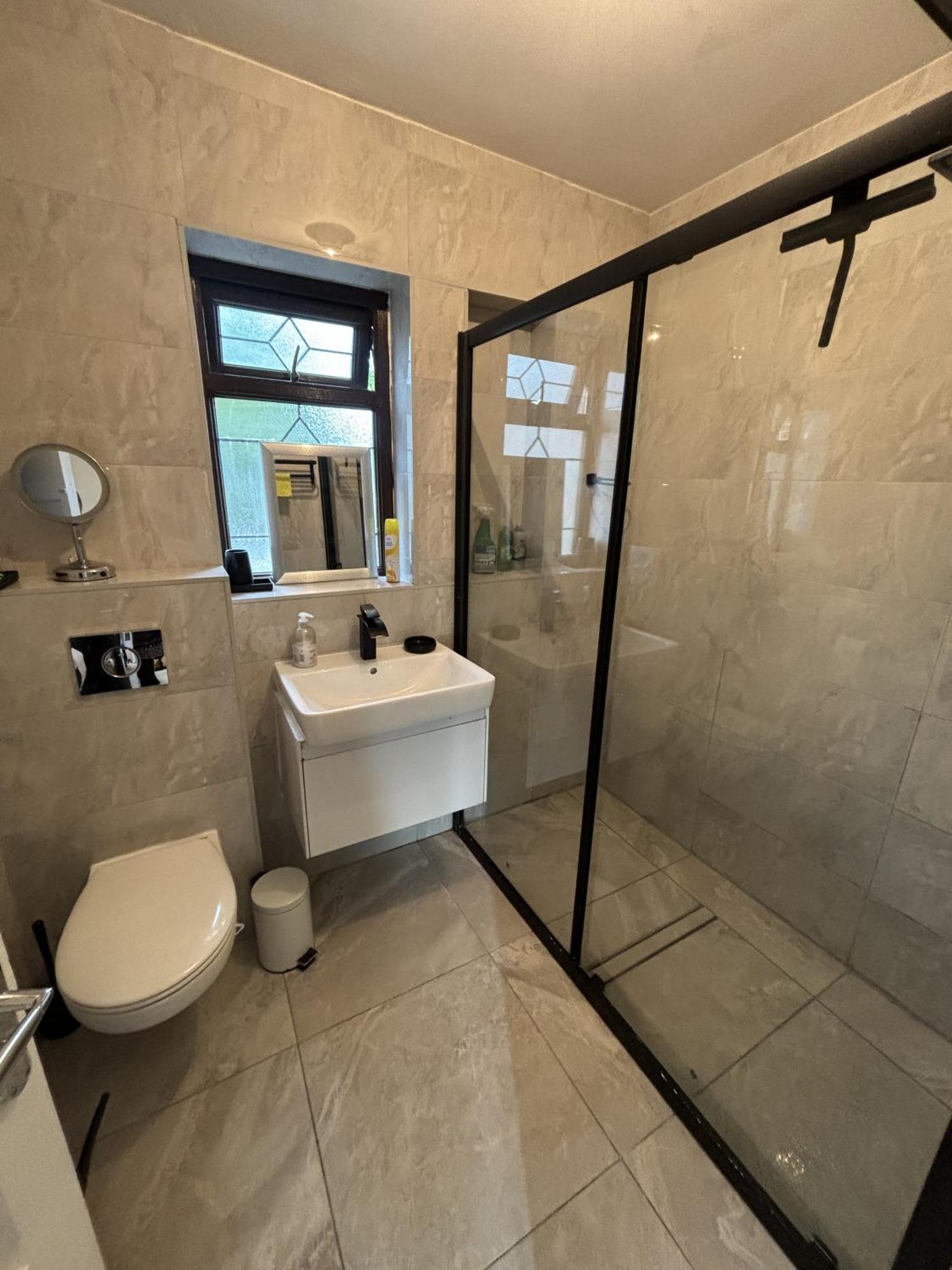 Charming And Cosy London Home, Garden, Parking & Family Fun มิทแชม ภายนอก รูปภาพ