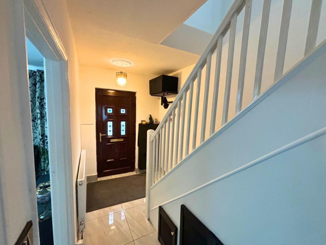 Charming And Cosy London Home, Garden, Parking & Family Fun มิทแชม ภายนอก รูปภาพ