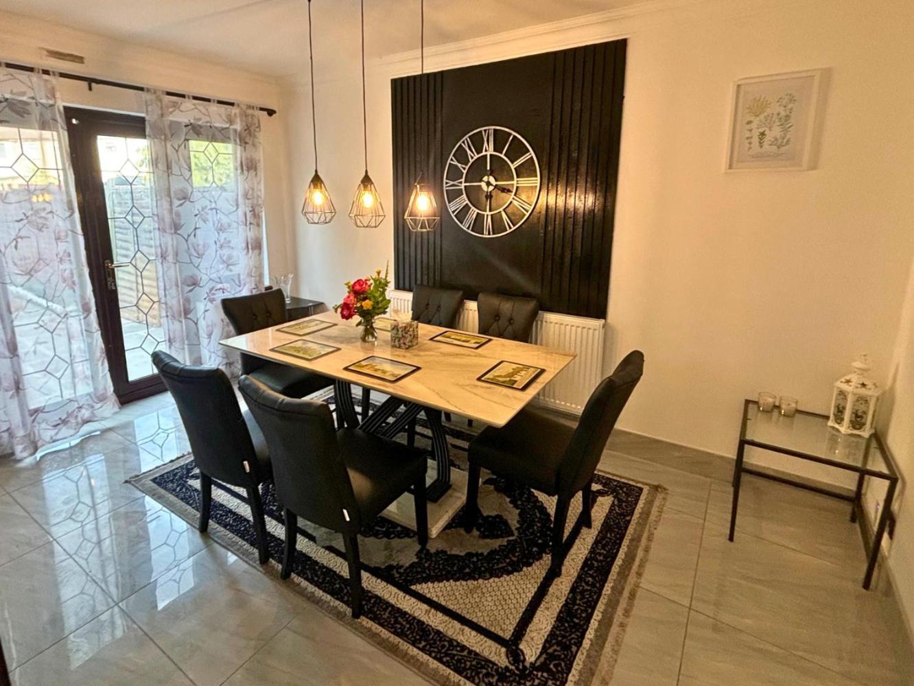 Charming And Cosy London Home, Garden, Parking & Family Fun มิทแชม ภายนอก รูปภาพ