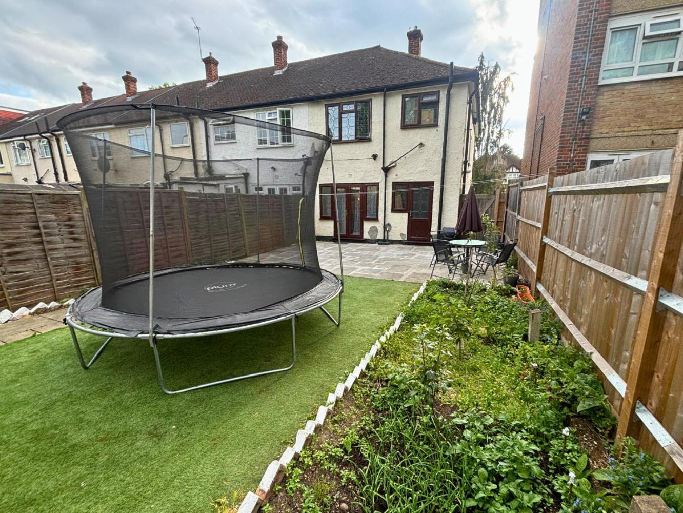 Charming And Cosy London Home, Garden, Parking & Family Fun มิทแชม ภายนอก รูปภาพ