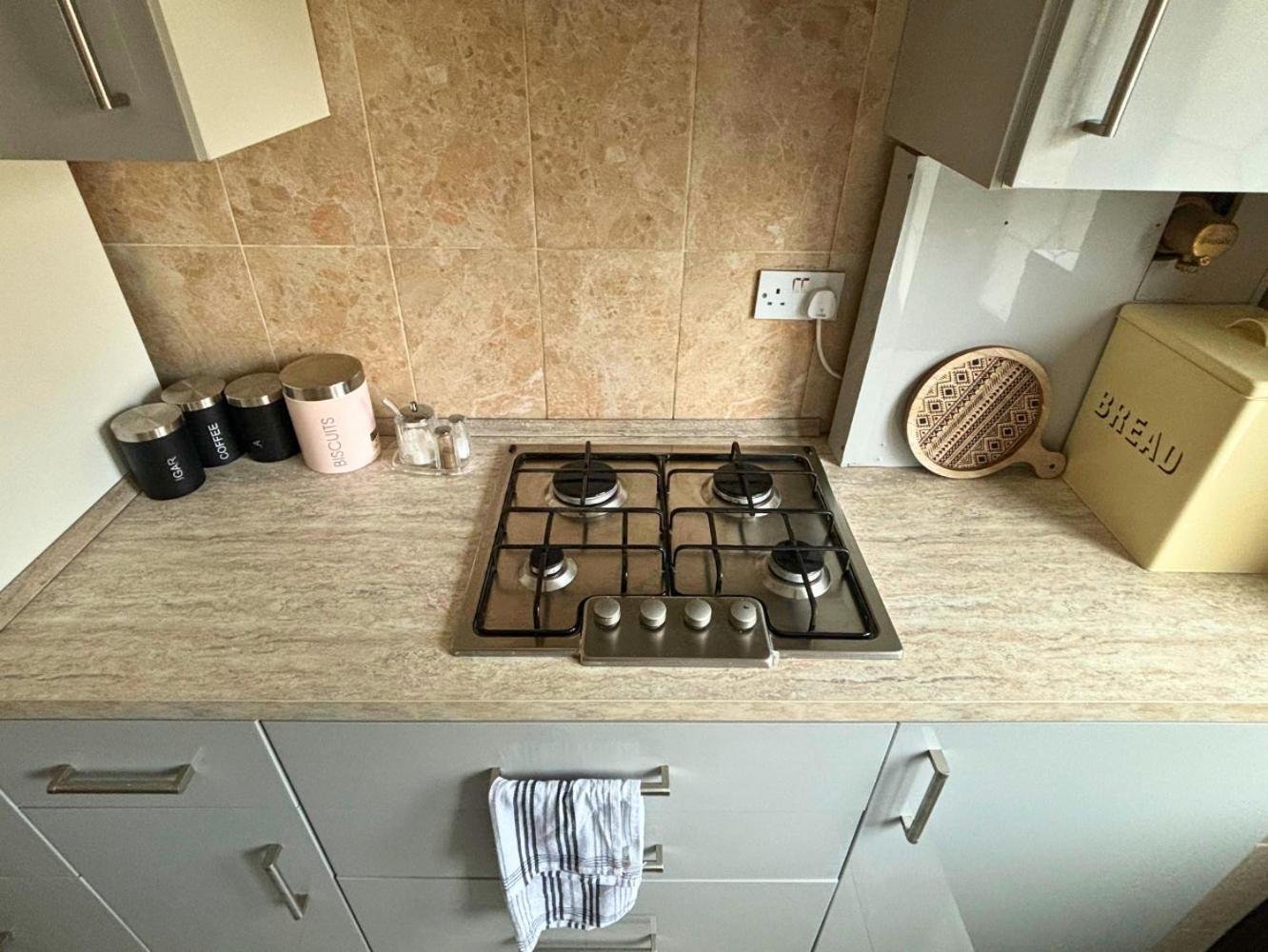 Charming And Cosy London Home, Garden, Parking & Family Fun มิทแชม ภายนอก รูปภาพ