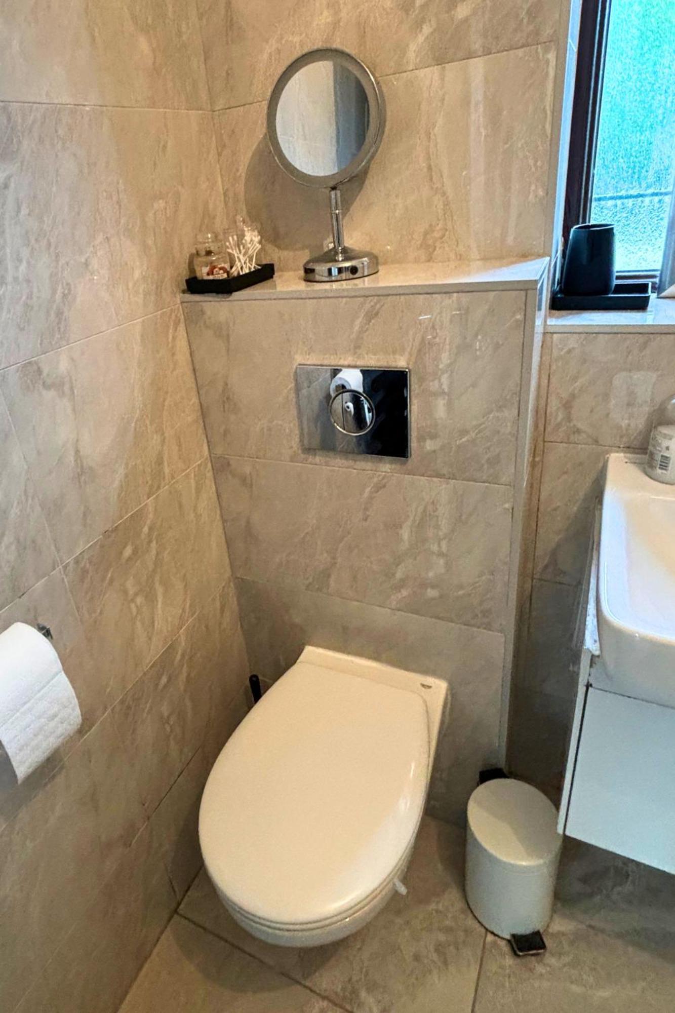 Charming And Cosy London Home, Garden, Parking & Family Fun มิทแชม ภายนอก รูปภาพ