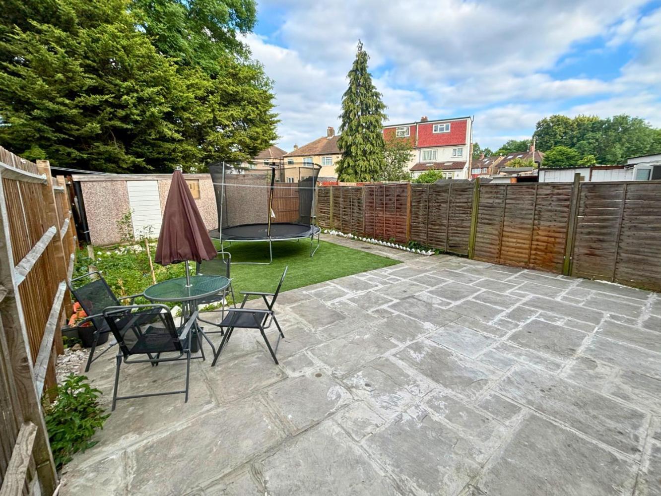 Charming And Cosy London Home, Garden, Parking & Family Fun มิทแชม ภายนอก รูปภาพ